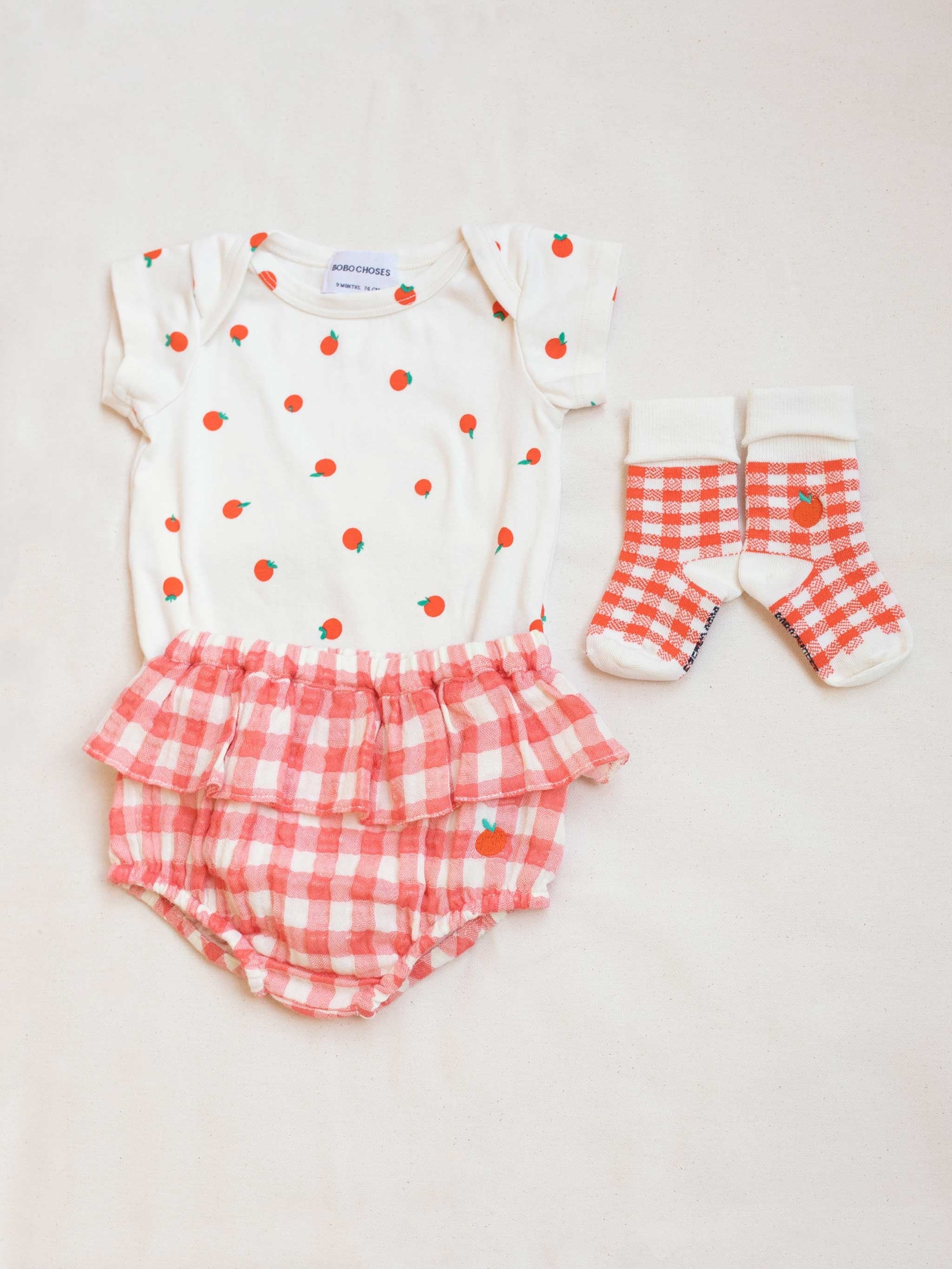 BOBO CHOSES トマト Tシャツと帽子セット 楽天市場】ボボショーズ Juicy Tomatoes all over T‑shirt 【6か月/12