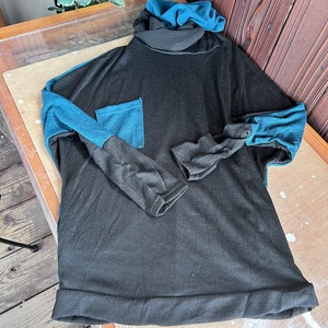 バイカラーデザイントップス