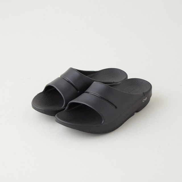 OOFOS（ウーフォス） / OOahh - Black（国内正規品）｜リカバリーサンダル メンズ・レディース対応／スライドタイプ