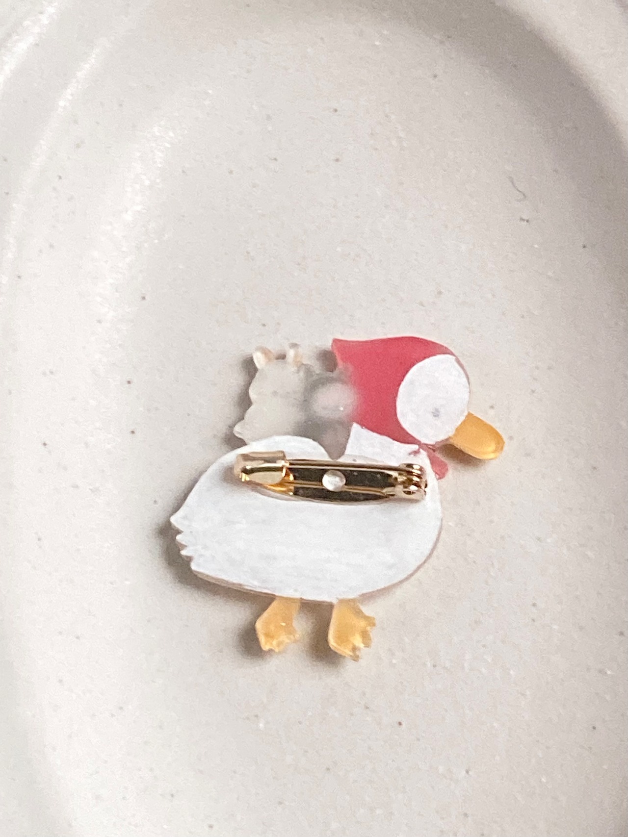 1番人気『オシャレあひるママ』ブローチ