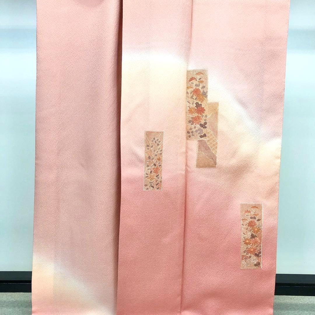 付下げ 四角に刺繍の花柄模様 暈し 一重梅色 しつけ糸 K-