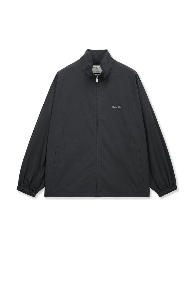 [Matin Kim] BACK LOGO HIGH NECK JUMPER IN CHARCOAL 正規品 韓国ブランド 韓国通販 韓国代行 韓国ファッション マーティンキム matinkim 日本 店舗