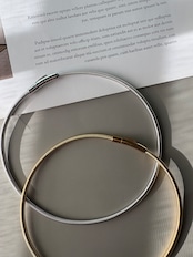 sleek wave necklace
