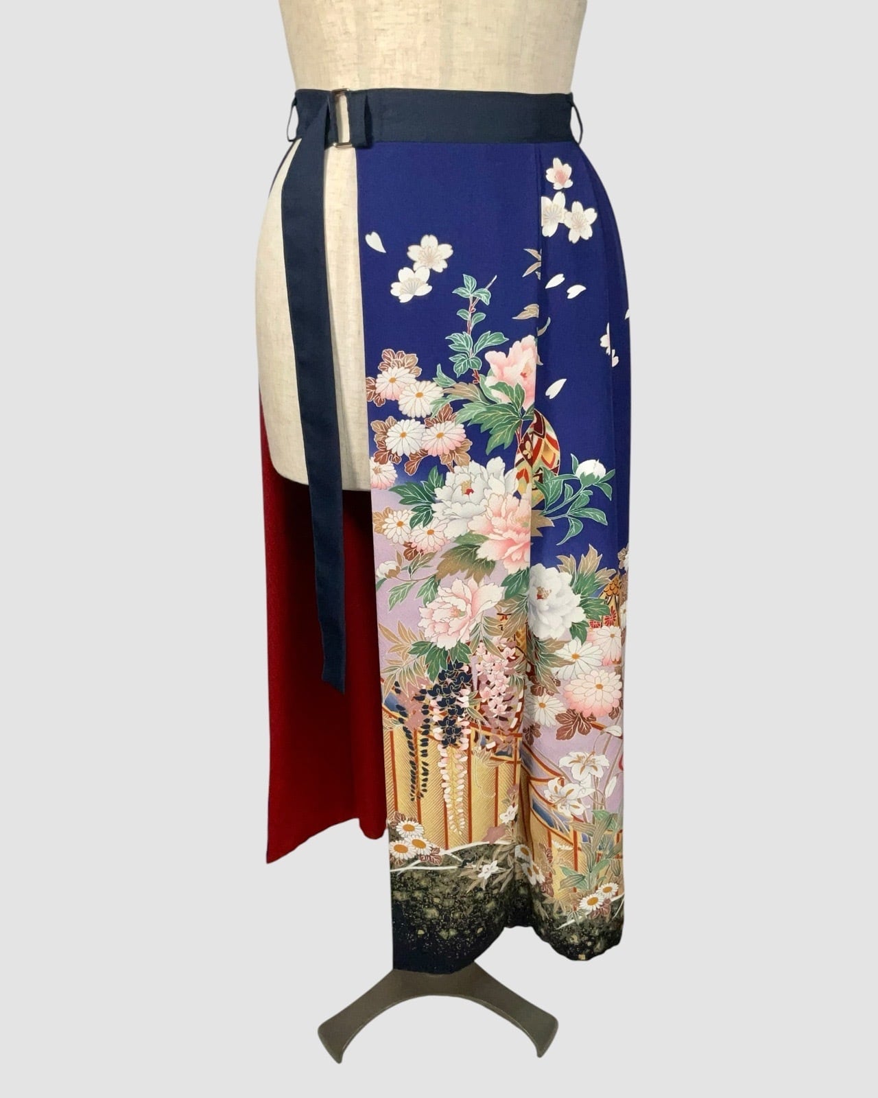 着物重ねスカート(振袖より制作) Kimono Overlay Skirt (Made of Furisode Kimono)