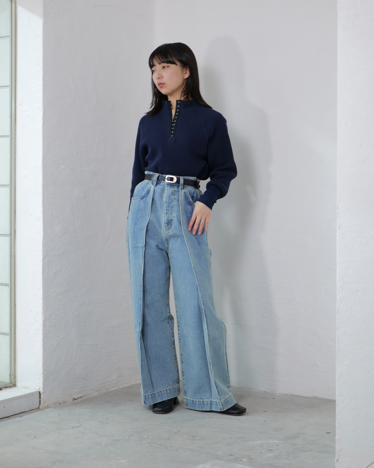 FOURAM - TUCKED DENIM PANTS ：Black｜インタックデザイン／すっきり見えデニムパンツ