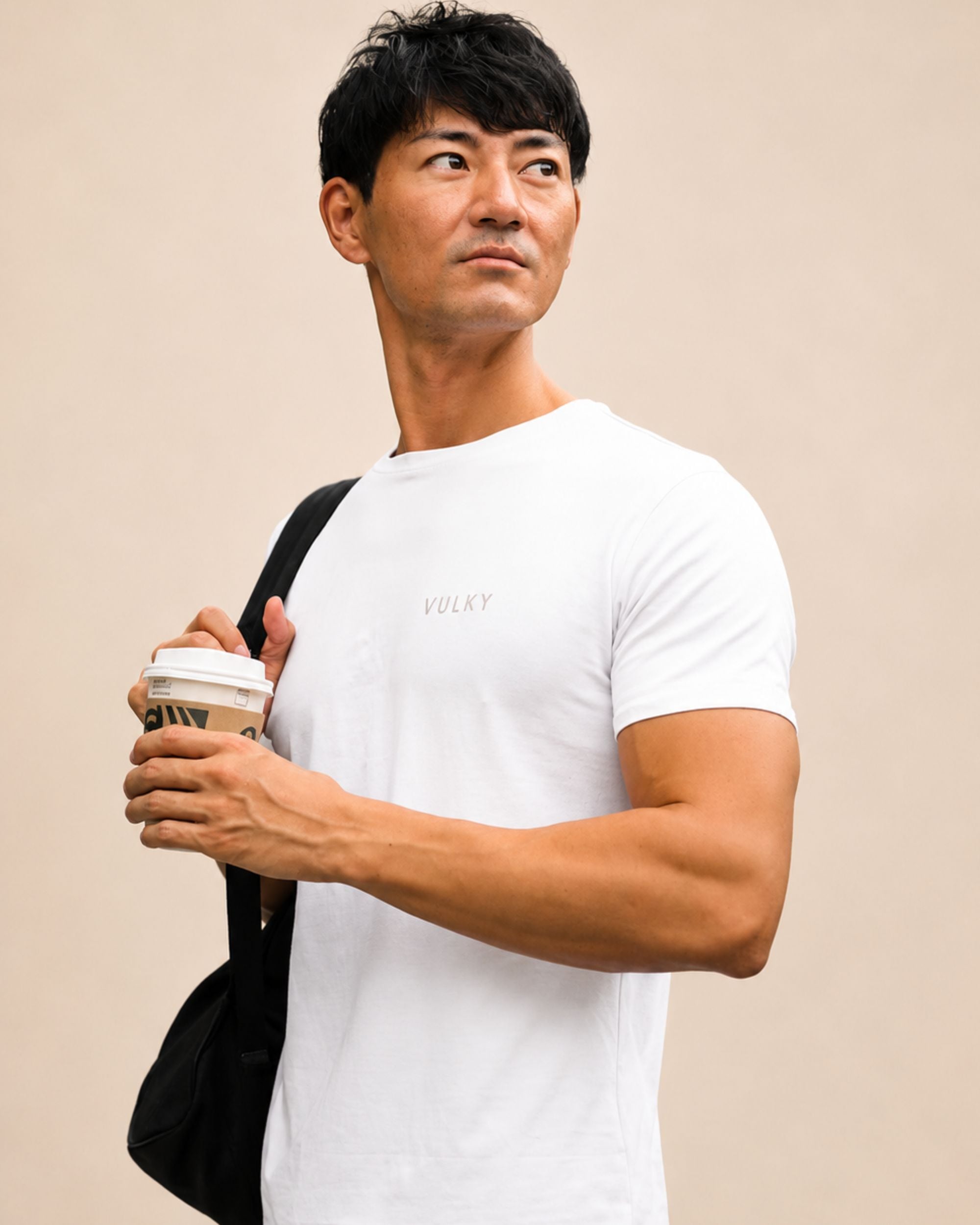 クルーネック ホワイトTシャツ ピンクロゴ - ナチュラルフィット - シリーズ2