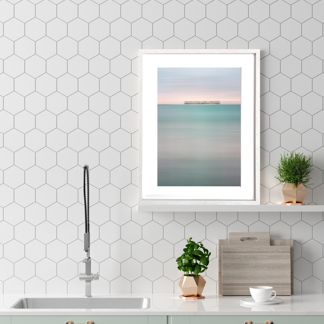 水平線を走る電車｜静寂の海と幻想的な列車のアートポスター｜ミニマル空間に映える一枚｜A2ポスター