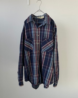 -St John's Bay- Vintage 80-90s L Flannel Shirt made in USA