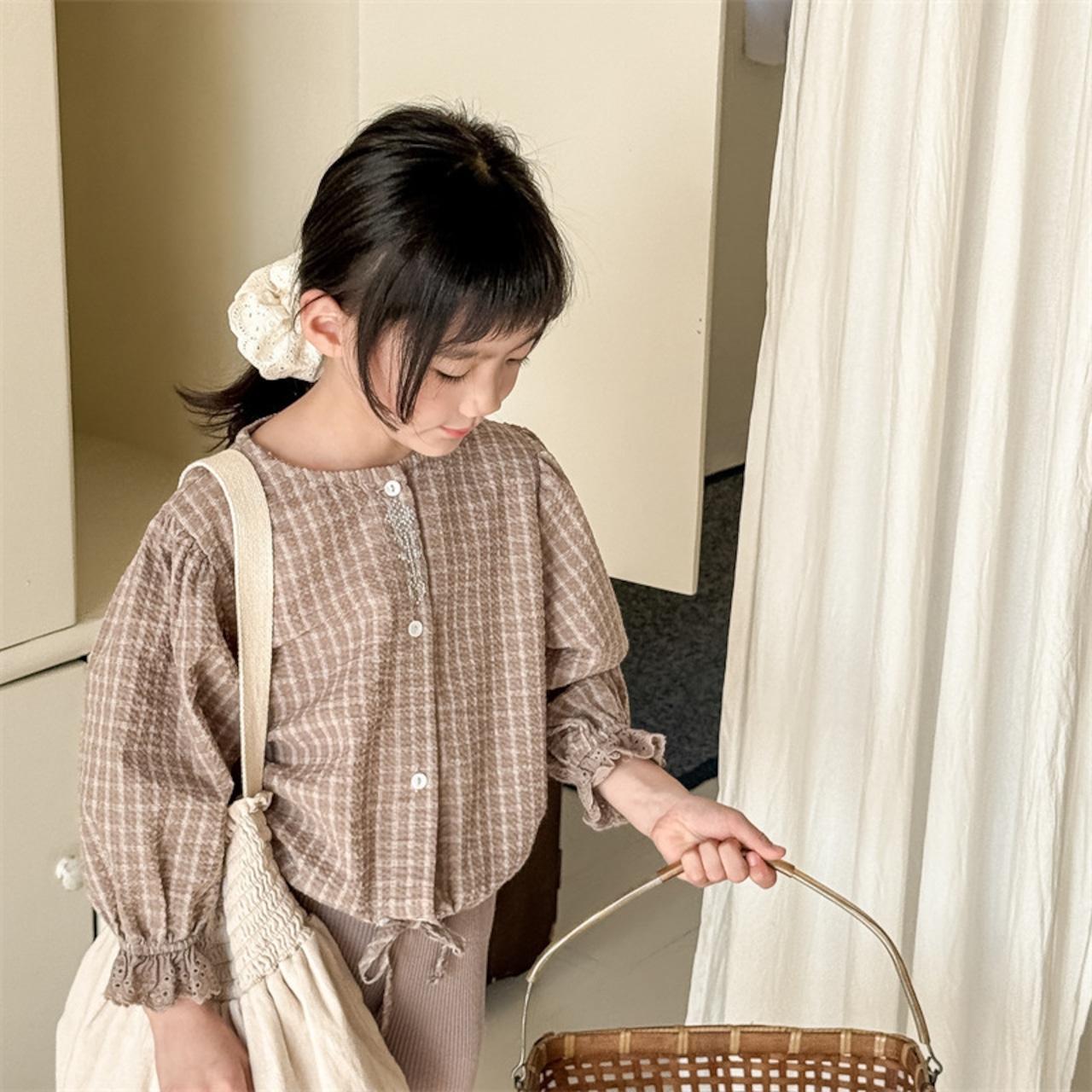 秋フラワー刺しゅうパフスリーブブラウス