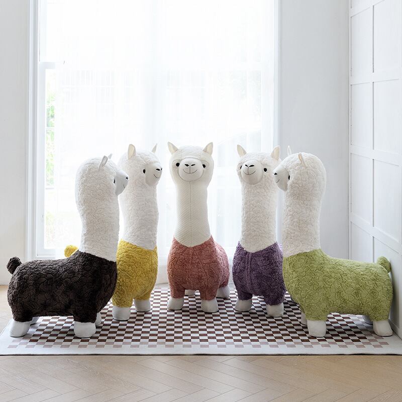 アルパカモデルのぬいぐるみスツール | Russel 海外インテリアセレクト
