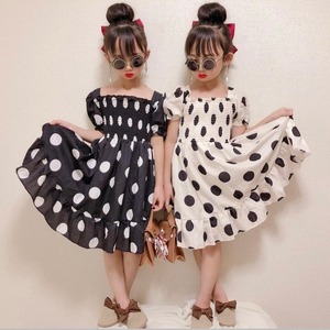 パフスリーブドットワンピース