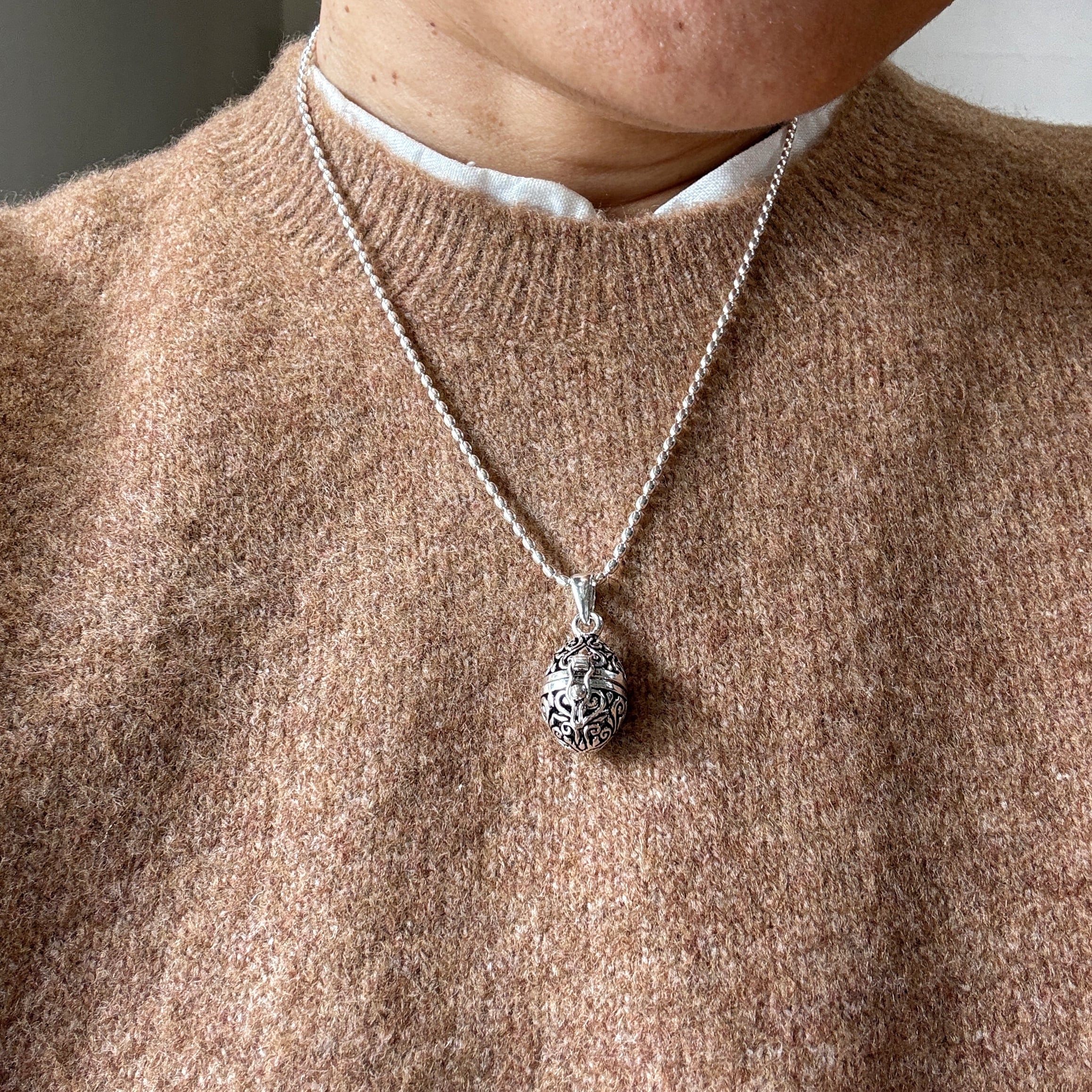 カチッと閉まる エッグ ロケット ペンダント （チェーンオプション