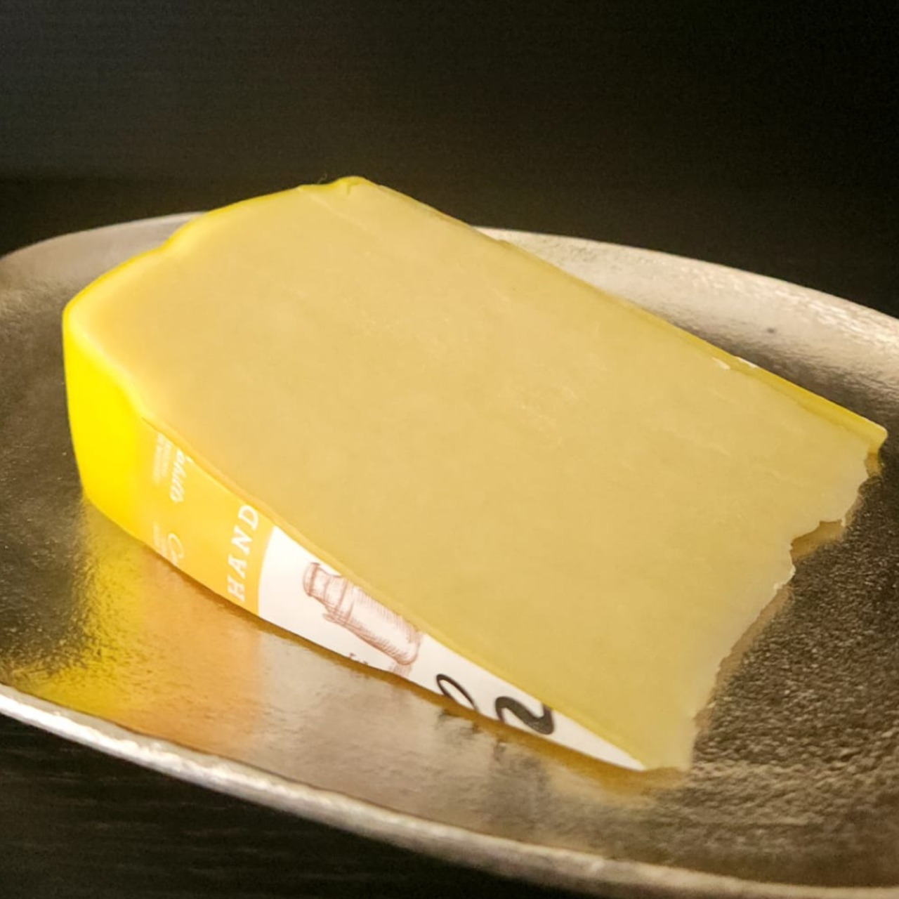 イギリス産 グラスフェッド ケーヒルズ  アイリッシュ ウイスキー  チェダー チーズ  100g Cahills Ireland Original Irish Whiskey Grassfed Cheddar Cheese 100g