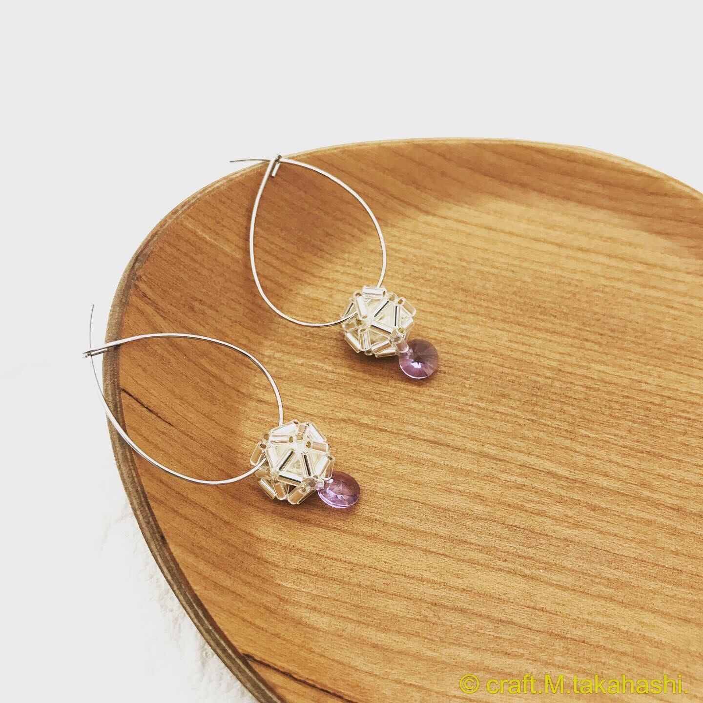 0052:アメジストパープルのスワロフスキーとコットンパールのピアス