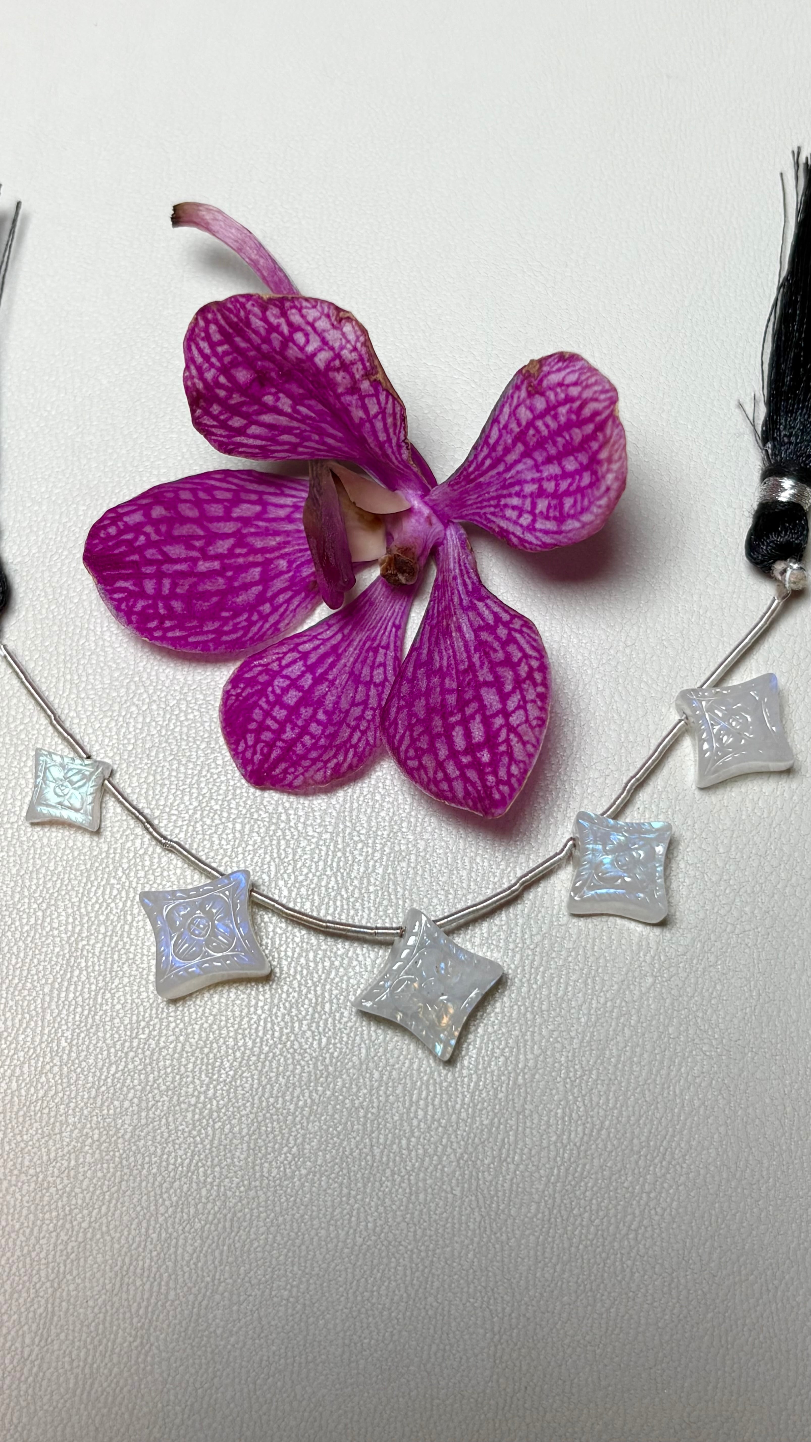 Rainbow Moonstone Flower Carving / レインボームーンストーン フラワー