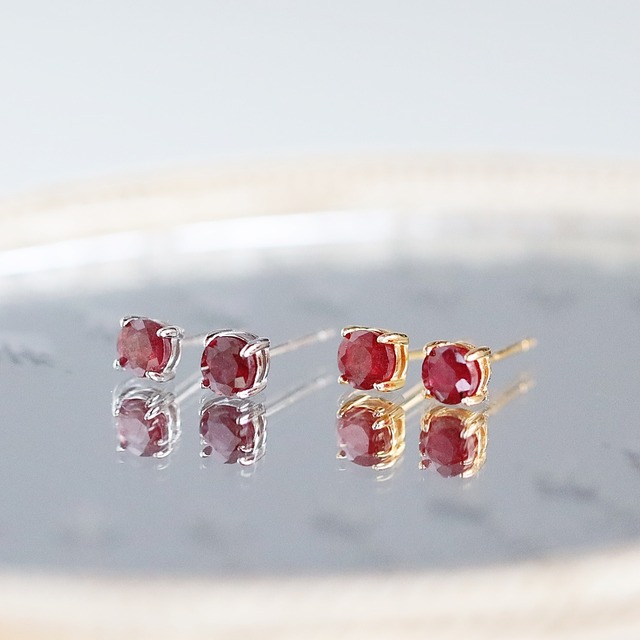宝石質ルビーのひと粒ピアス 4mm｜SLV925 ゴールド or シルバー