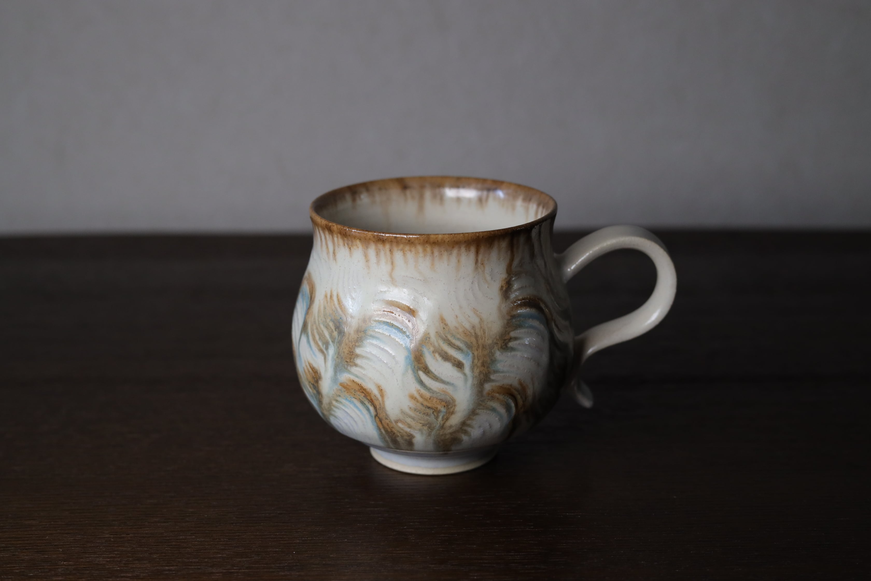 手彫りコーヒーカップ 受注生産】ねじり取手マグ Ooze Melt / 260ml | 陶芸家 松尾亮佑