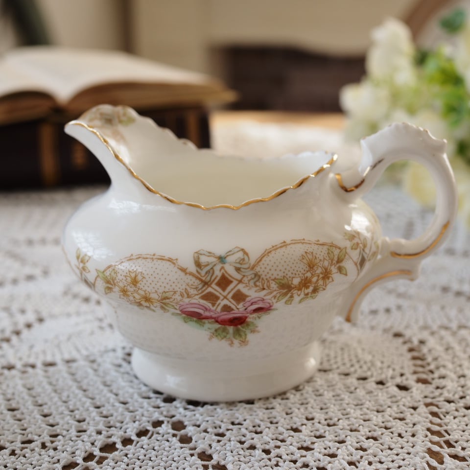 美品　英国コールポート　限定フィギュリン　Queen　ウェディング　　F5 美品 英国コールポート 限定フィギュリン Queen ウェディング F5