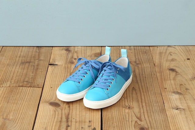 LOWCUT SNEAKERS