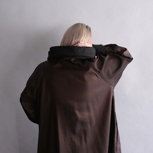 2-way reversible design  pleats fooded long coat