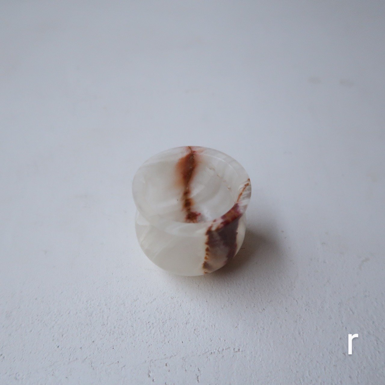 まるい石のおちょこn~r