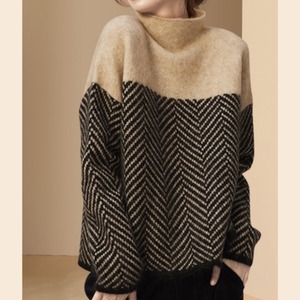 タートルネックヘリンボーン柄ニットセーター W00940