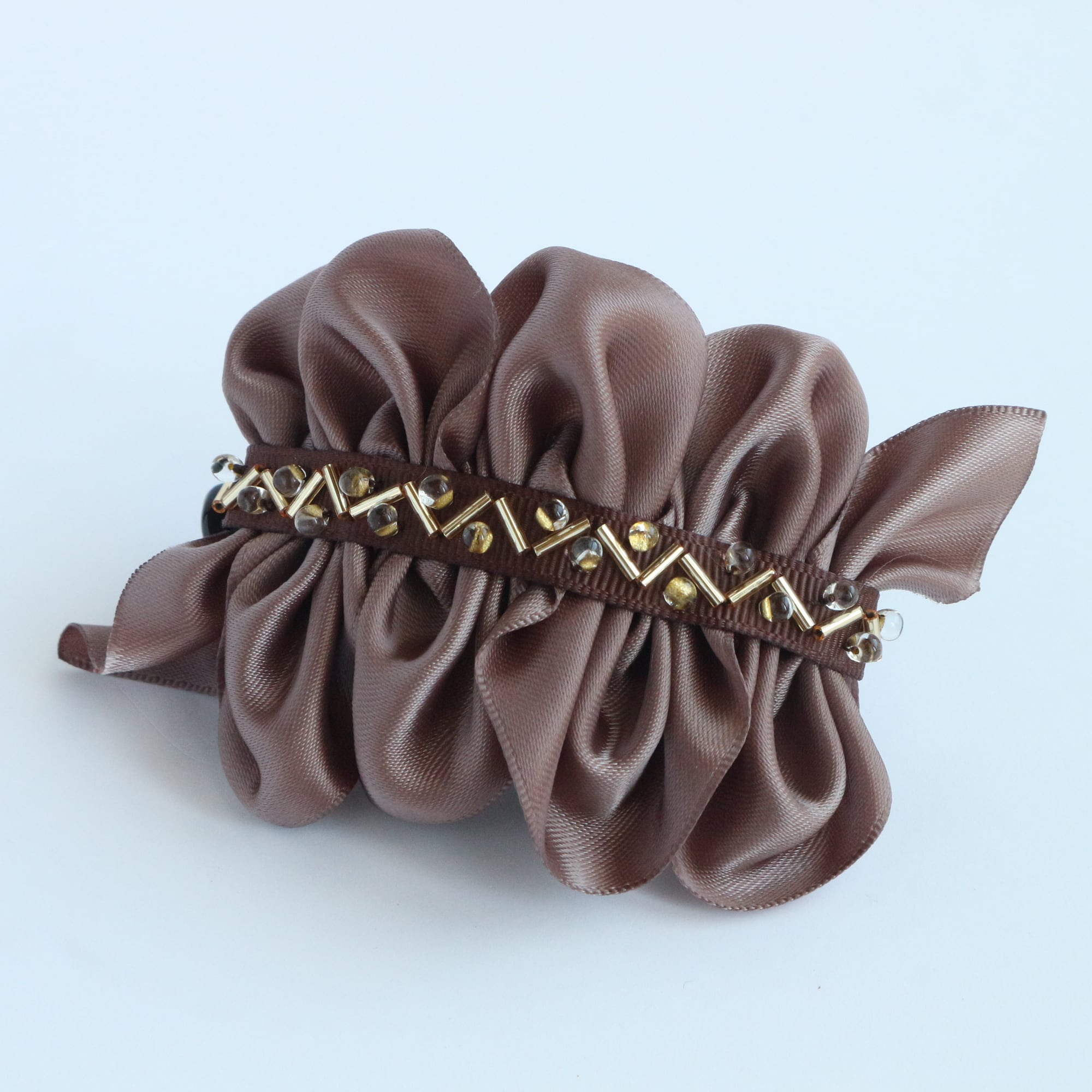 大人可愛いアーチ型バンスクリップ リボン×ビーズ×ブラウンで上品なまとめ髪にぴったり 茶色 プレゼント 秋 冬