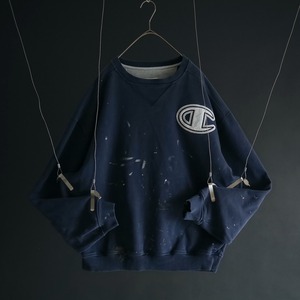 " Champion " over silhouette " real paint " design big logo sweat pullover