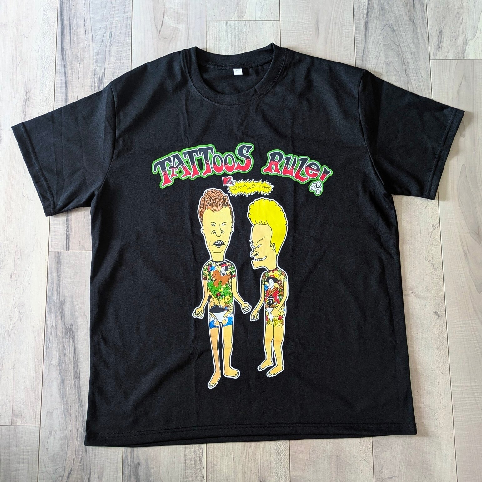 【 Beavis and Butt-Head（ビーバスアンドバットヘッド）】『TATTOOS RULE』  Tシャツ / MTV / TATTOO / タトゥー / BLACK〚アメリカン雑貨 アメトイ〛