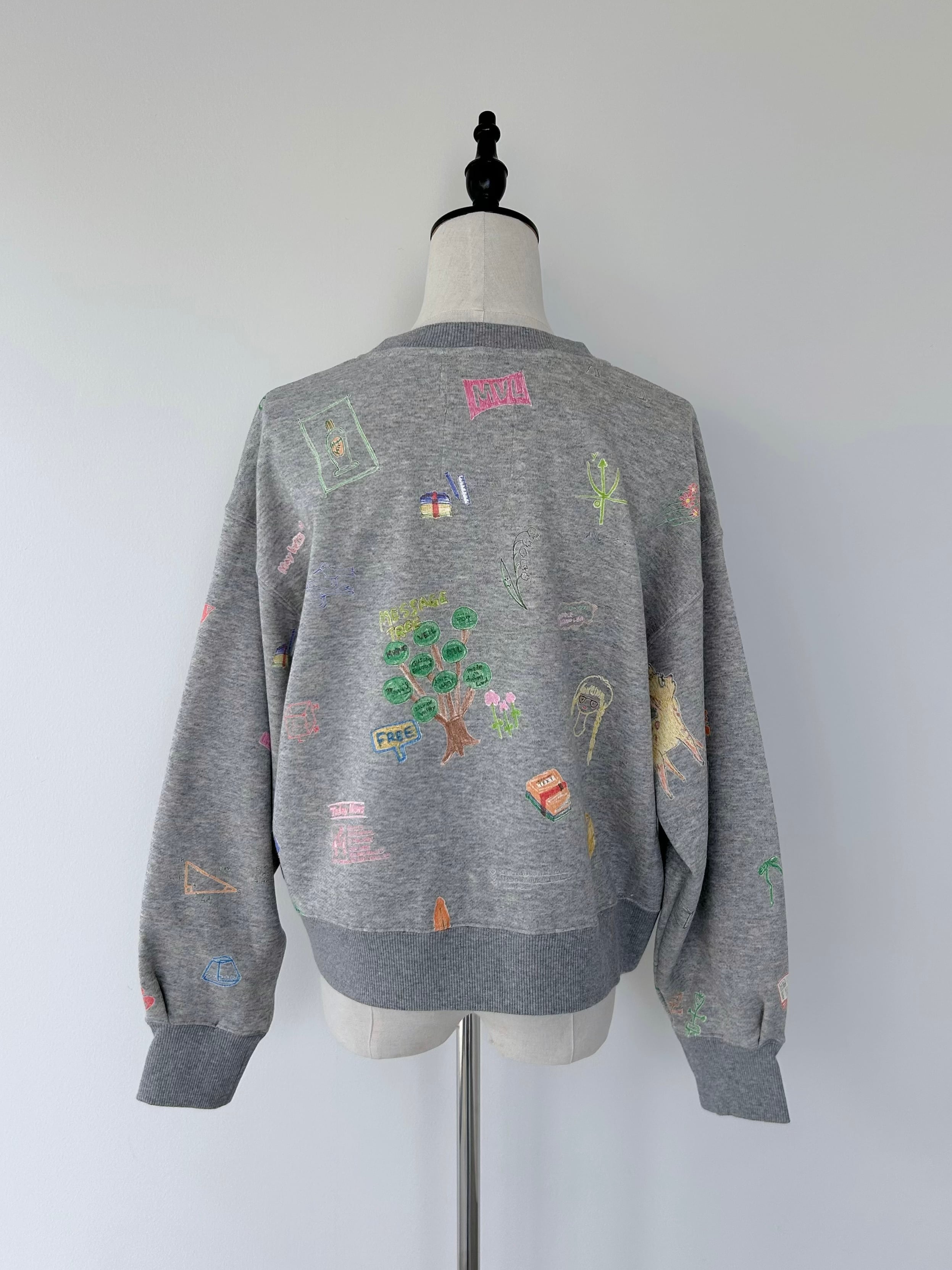 MUVEIL レース襟付き落書きプリントスウェットプルオーバー | KOKO