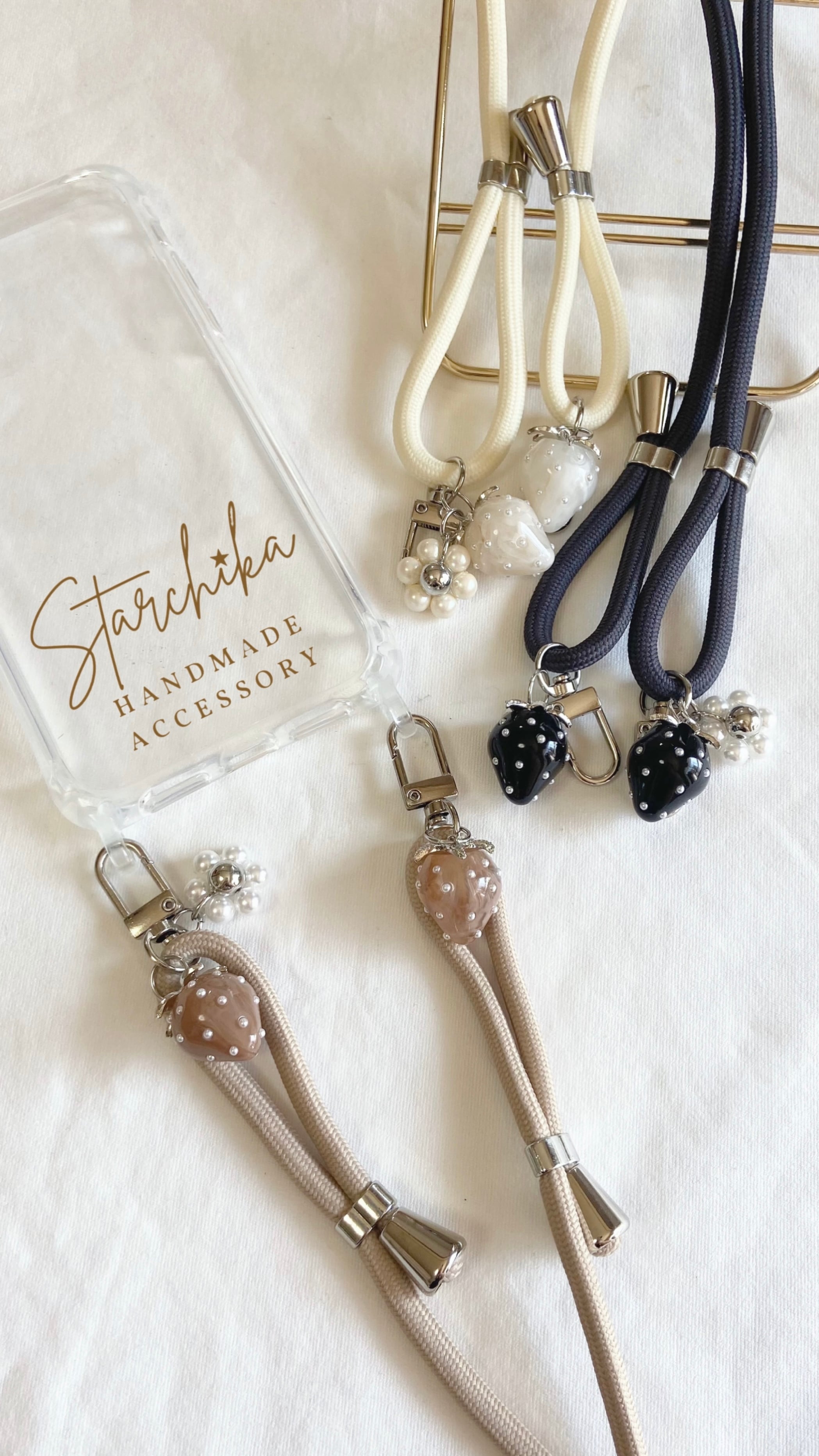 【レッド 2カン】イチゴスマホショルダー