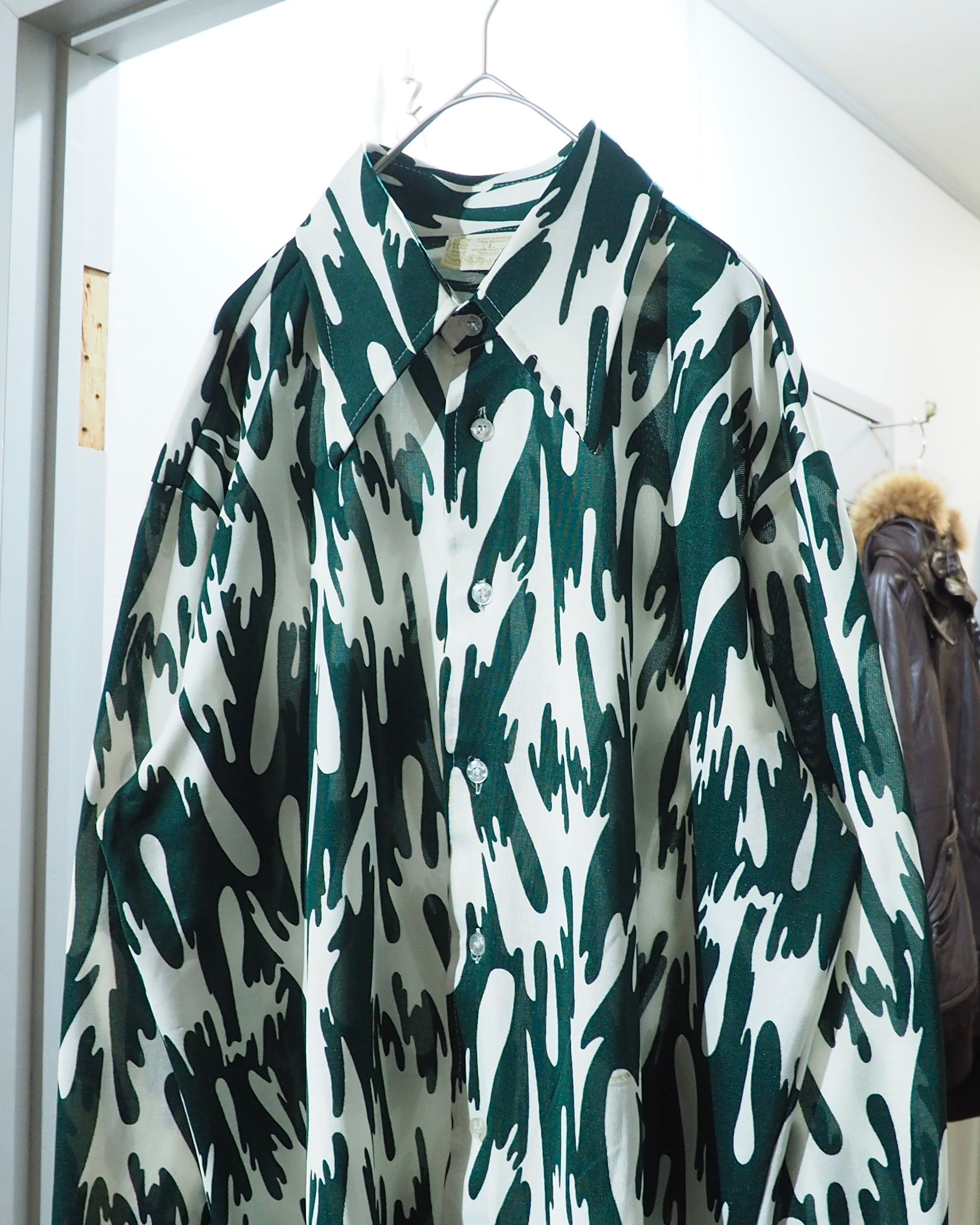 1970s " Sears " Abstract Pattern vintage Drape loose shirt