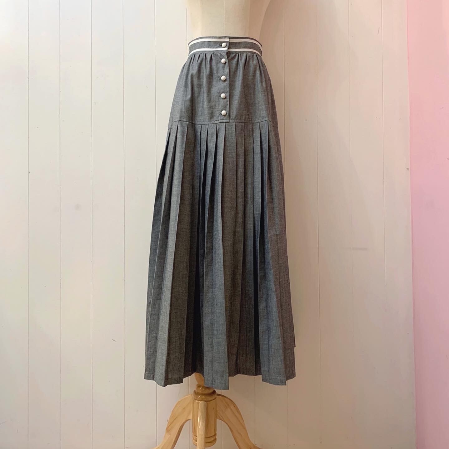 original / brand new pleats skirt / gray