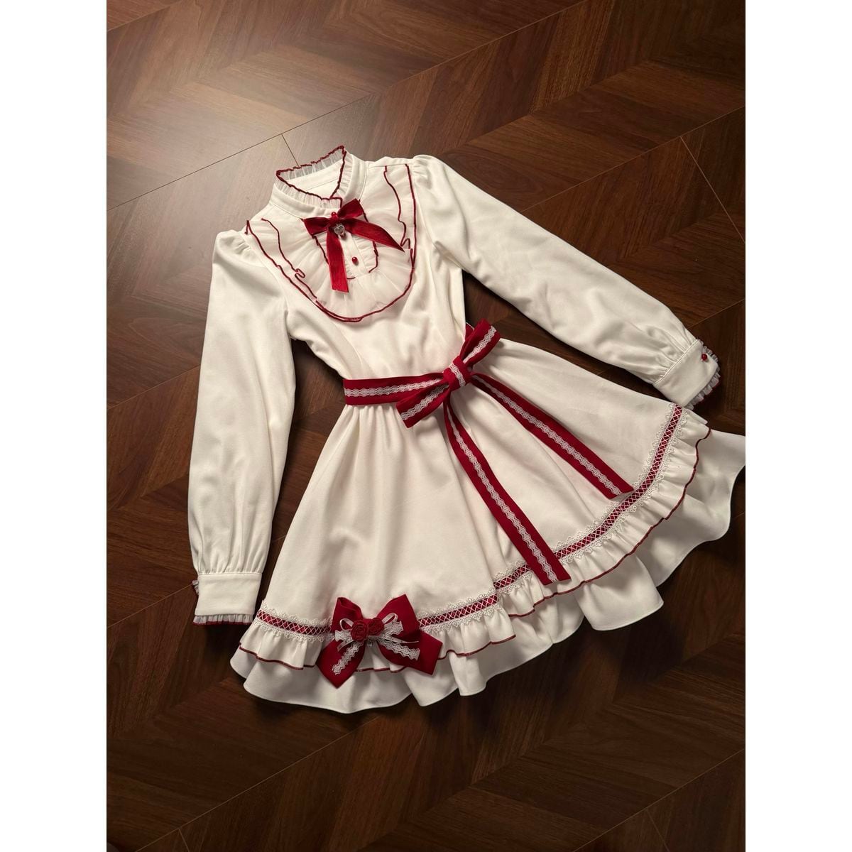 ガーリーケープレッドバイカラーワンピース：ケープ | Maiden's Rêve