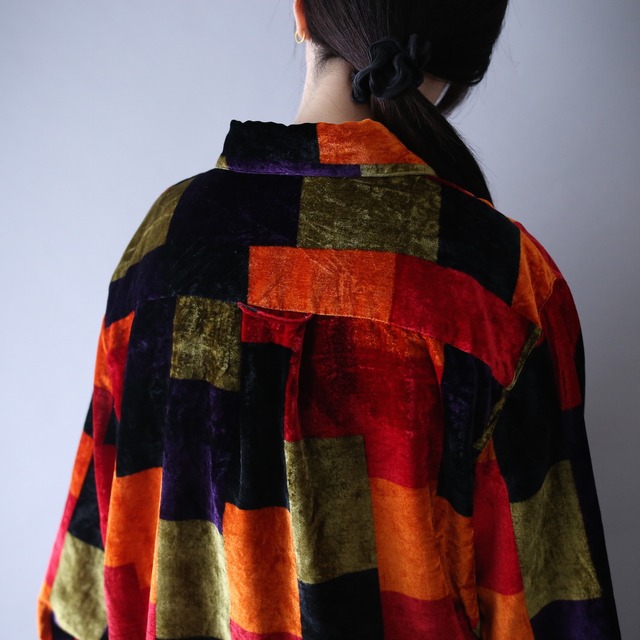 good coloring panel pattern over silhouette velours shirt