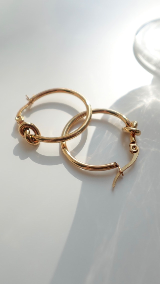 Knot Hoop pierce