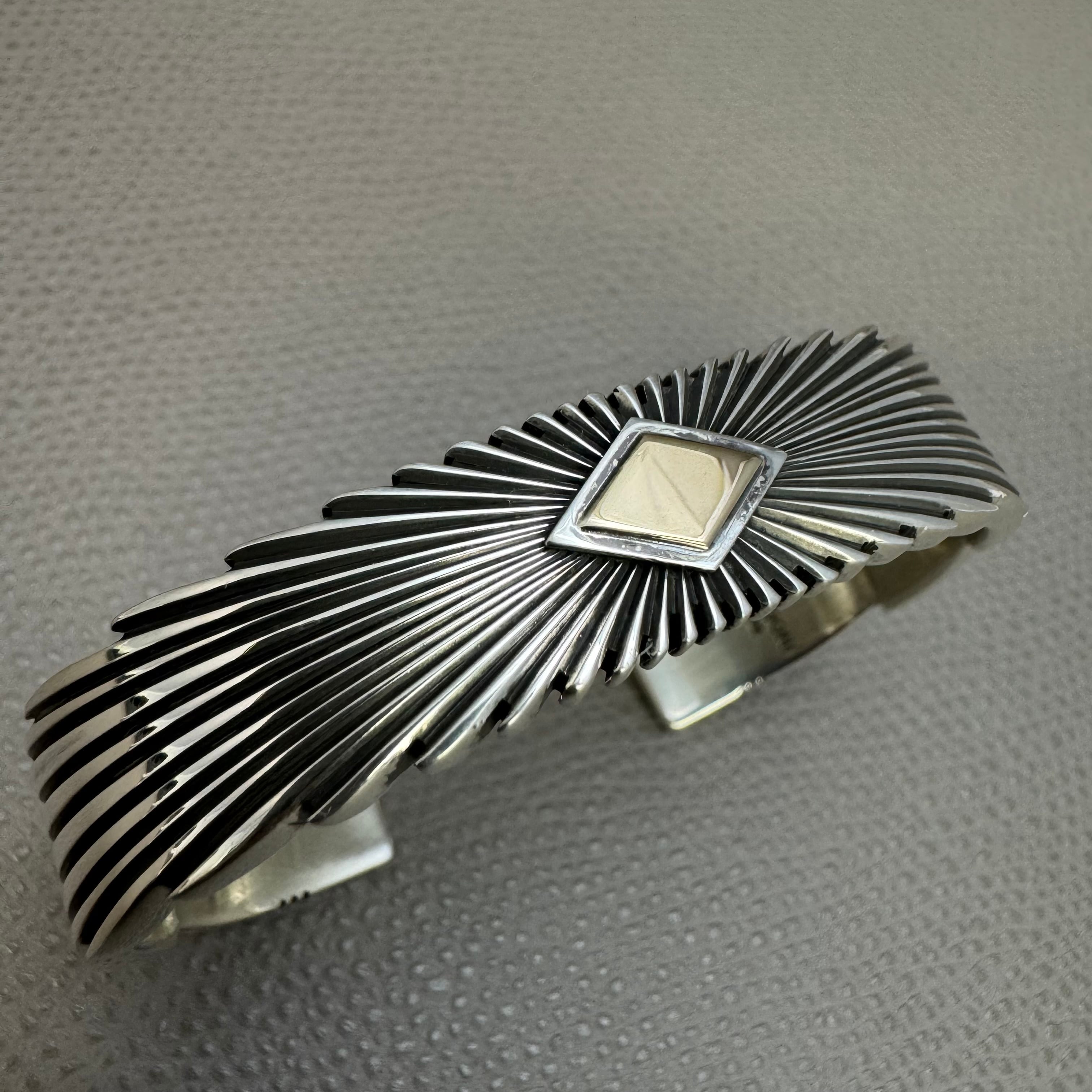 NAVAJO（ナバホ）族 Pat Bedonie作 14K GOLD サンバーストバングル