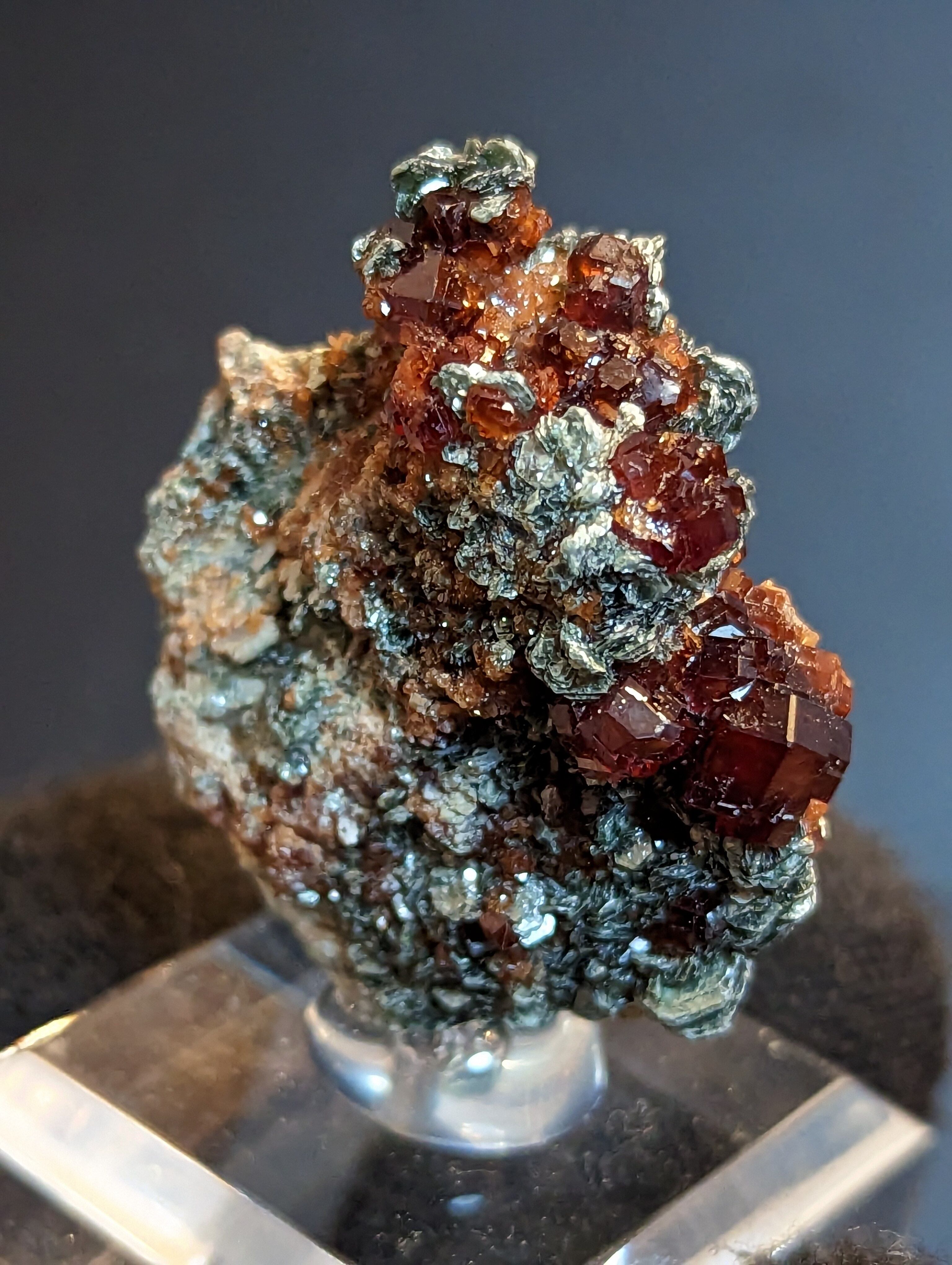 ヘソナイト ガーネット ダイオプサイト 共生 鉱物 標本 原石