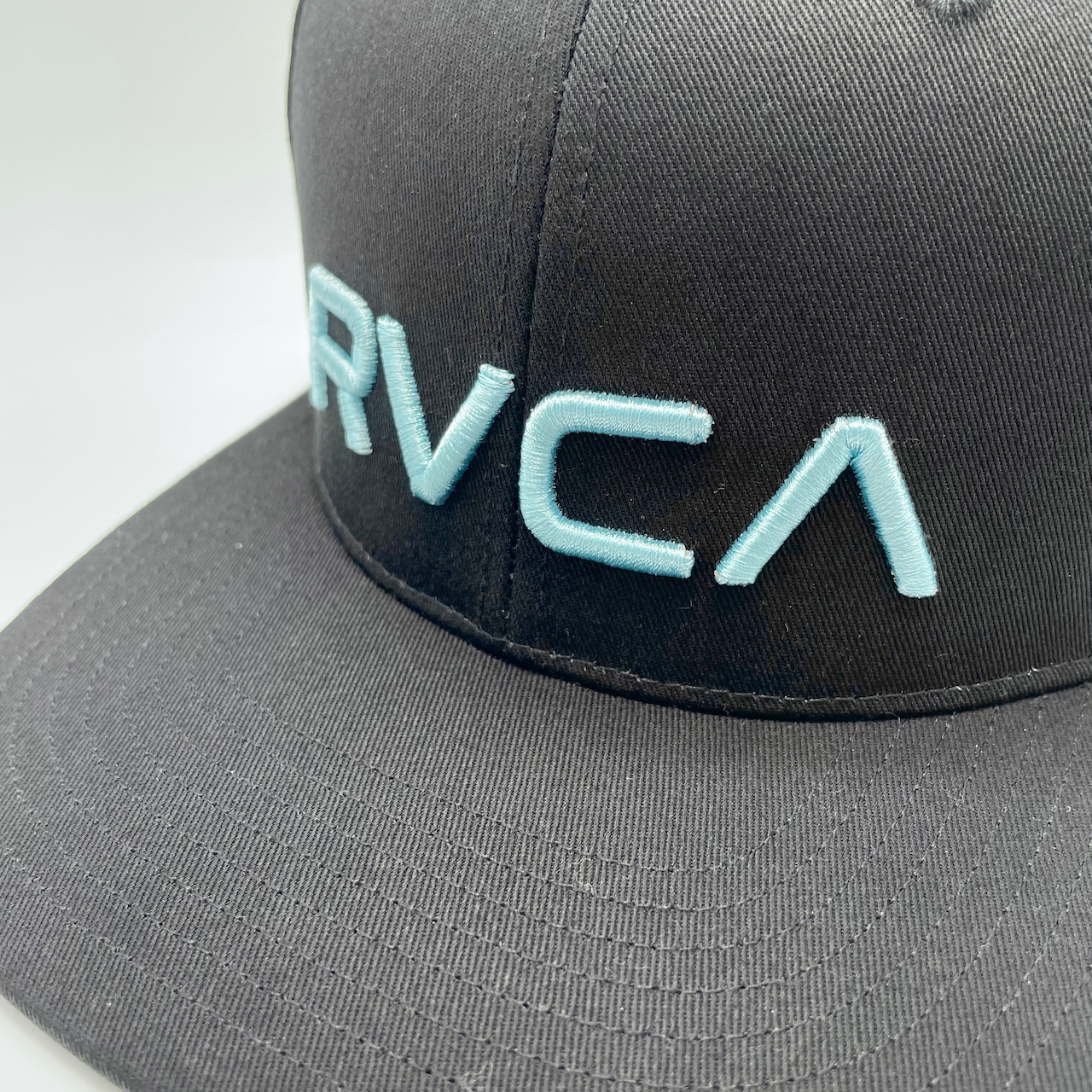 【gifthat別注】RVCA TWILL SNAPBACK