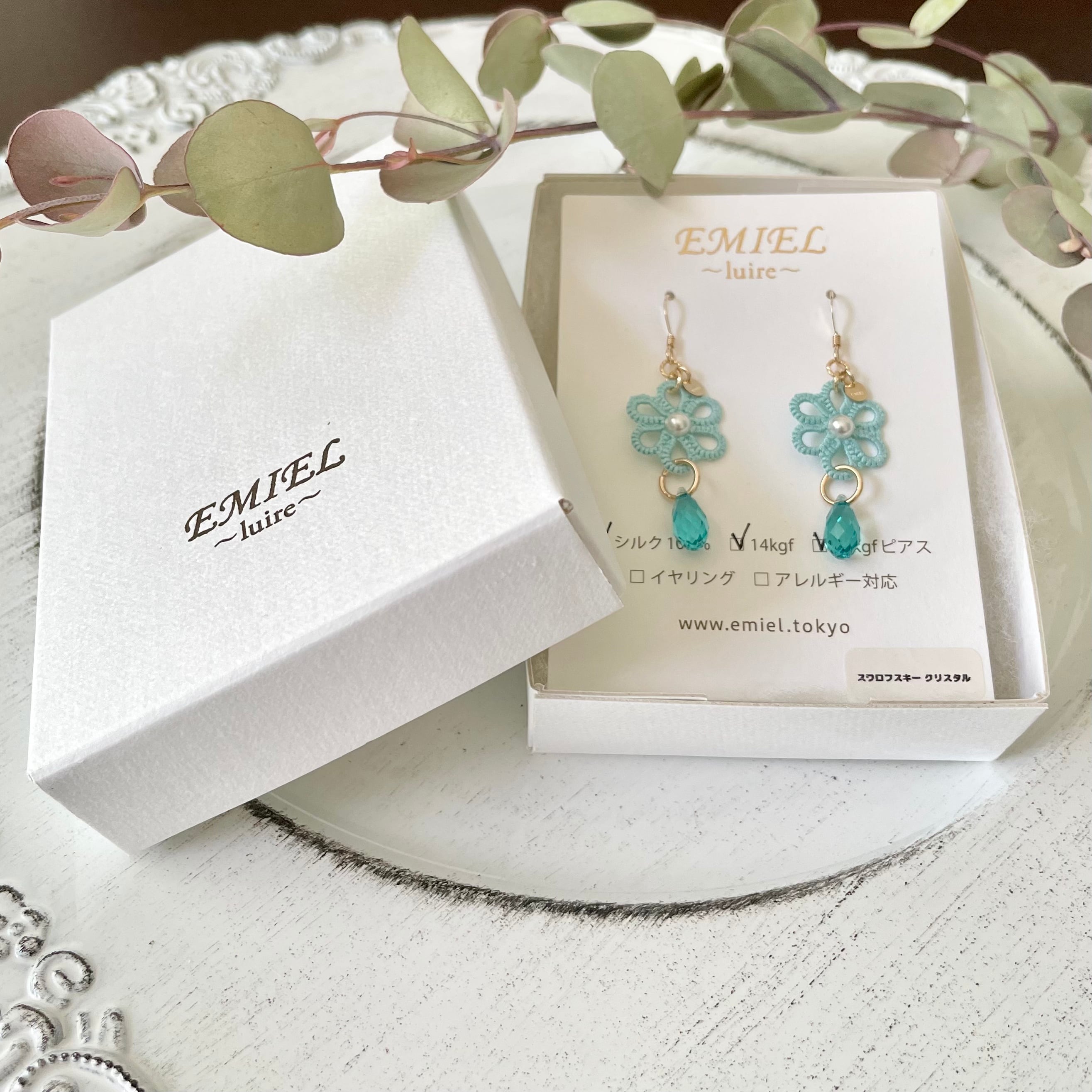 小花〜luire〜シルク糸＊水浅葱色とターコイズのピアス・イヤリング