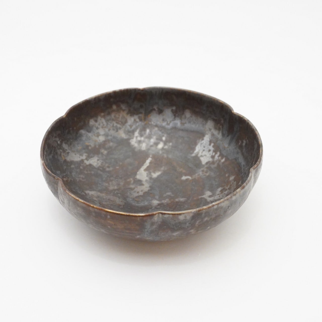 【平井 秀】黒金輪花4寸鉢 B