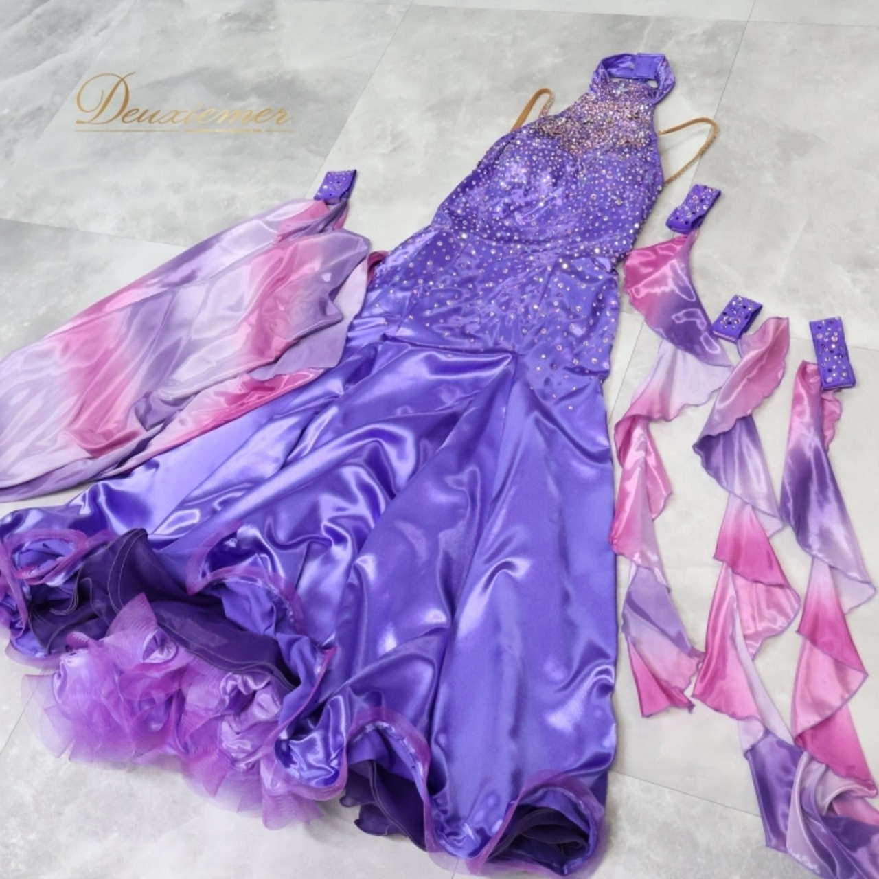 社交ダンス 衣装 スタンダードドレス ドレス ワンピース フロート レース グラデーション 紫 ピンク 光沢 デモ 競技 ダンス パーティ 発表会 無地 バングル ピンク系 パープル系 フロートスカート 競技用 おしゃれ モダン ダンス衣装 派手なドレス 華やか グラデーションドレス