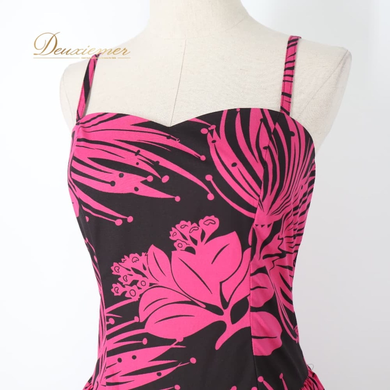 フラダンス 衣装 ワンピース ドレス ブラック系 CCファッション ハワイ製 CC Fashions ハワイアンプリント キャミソールドレス 花柄 植物柄 黒 ピンク フレア 裾フリル ダンス衣装 ハワイアンダンス レディース ピンク系 華やか 鮮やか かわいい おしゃれ 上品 大人っぽい フラ ハワイアン キャミワンピ キャミソールワンピ ボタニカル柄リゾート フラプリント 鮮やかカラー ブラック 花と葉柄 トロピカル フレアスカート Aライン ふんわりスカート パーティー衣装 舞台衣装 発表会