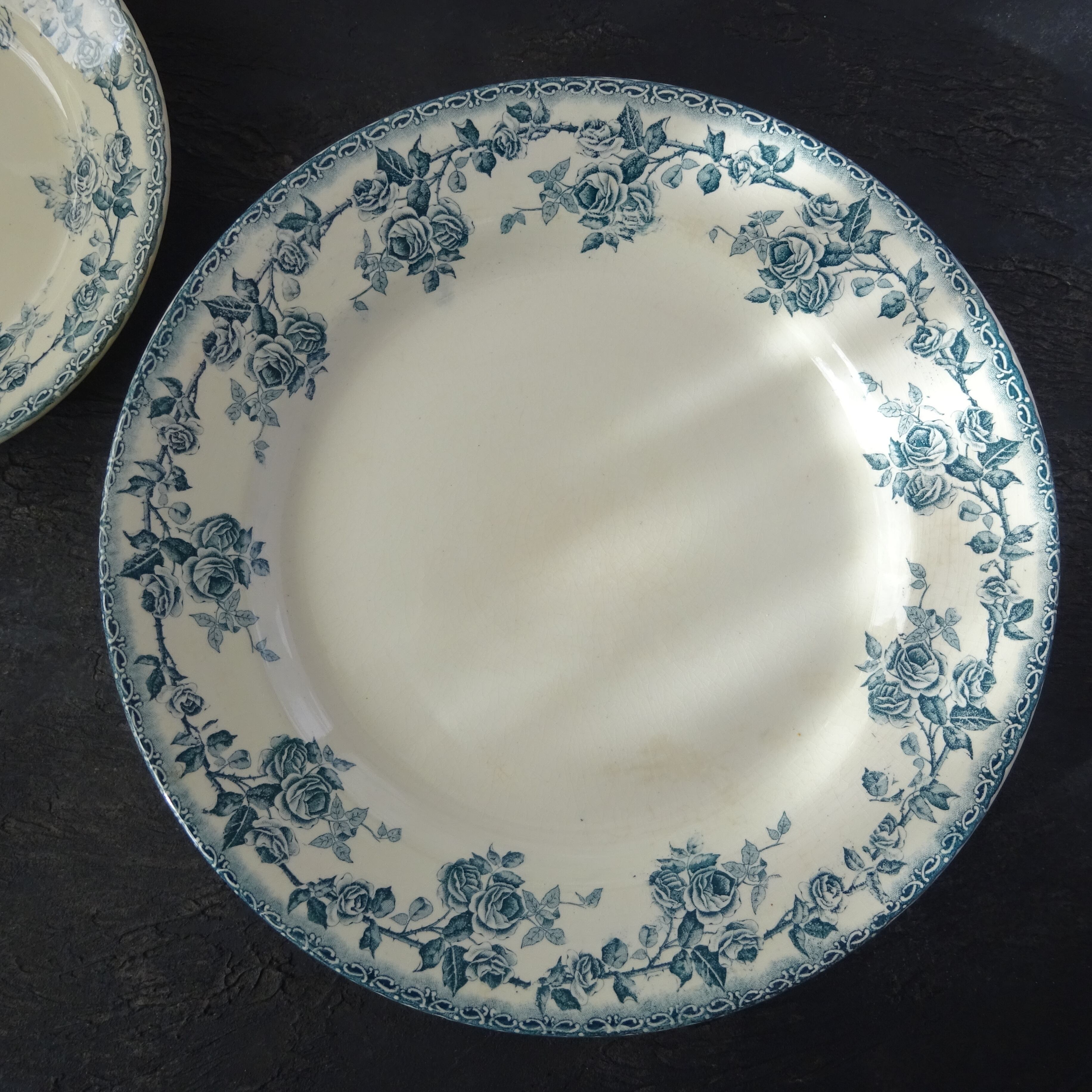 HB et CIE TERRE DE FER modèle《PARIS》Grand plat de service rond