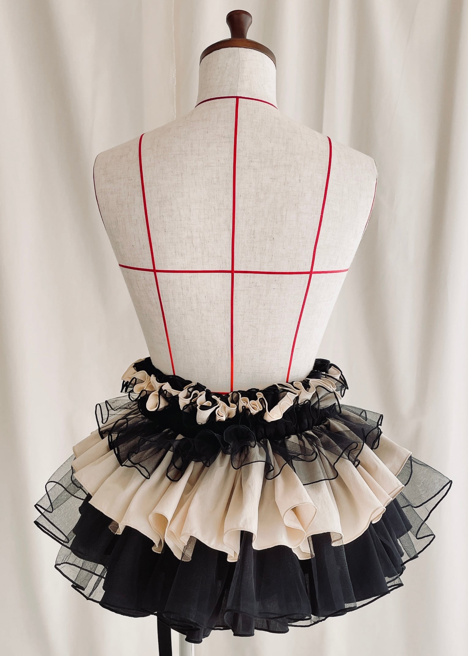 DŌRA MÖRA | Versatile Ruffled Bag - LAMP BLACK | ORIENT MILLINERY