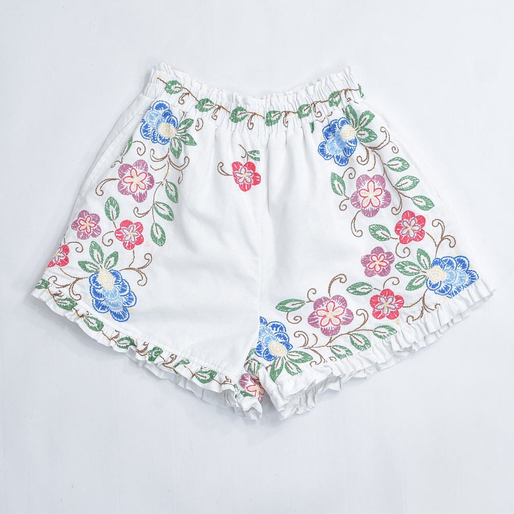 Remakeリメイク 再構築 テキスタイル フラワー 刺繍 フリル デザイン ショートパンツ ショーツ ホワイト 短パン 花柄 裏地付き 古着 W62~94cm