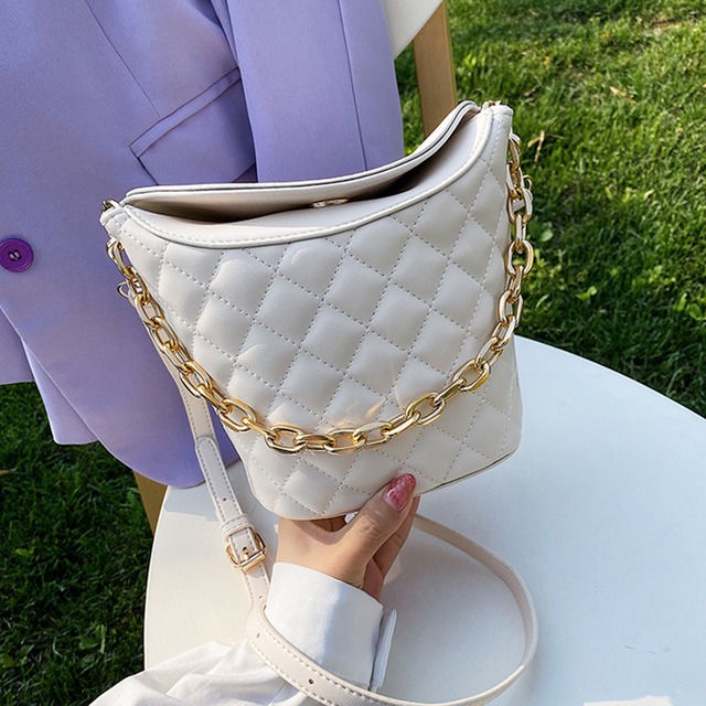 品質の小さなフレグランスバッグ女性2020新しい波ワイルドテクスチャダイヤモンドチェーンクロスボディバッグ赤いバケットバッグ Tiancai_Wing_Bag5316224