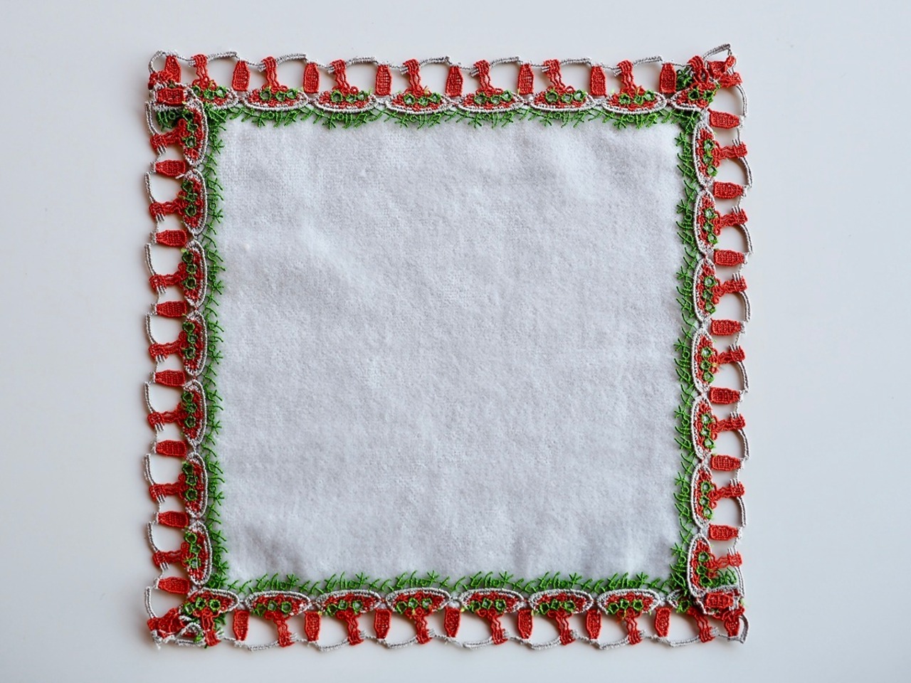 【近沢レース】シーズンタオルハンカチ「ナポリタン」