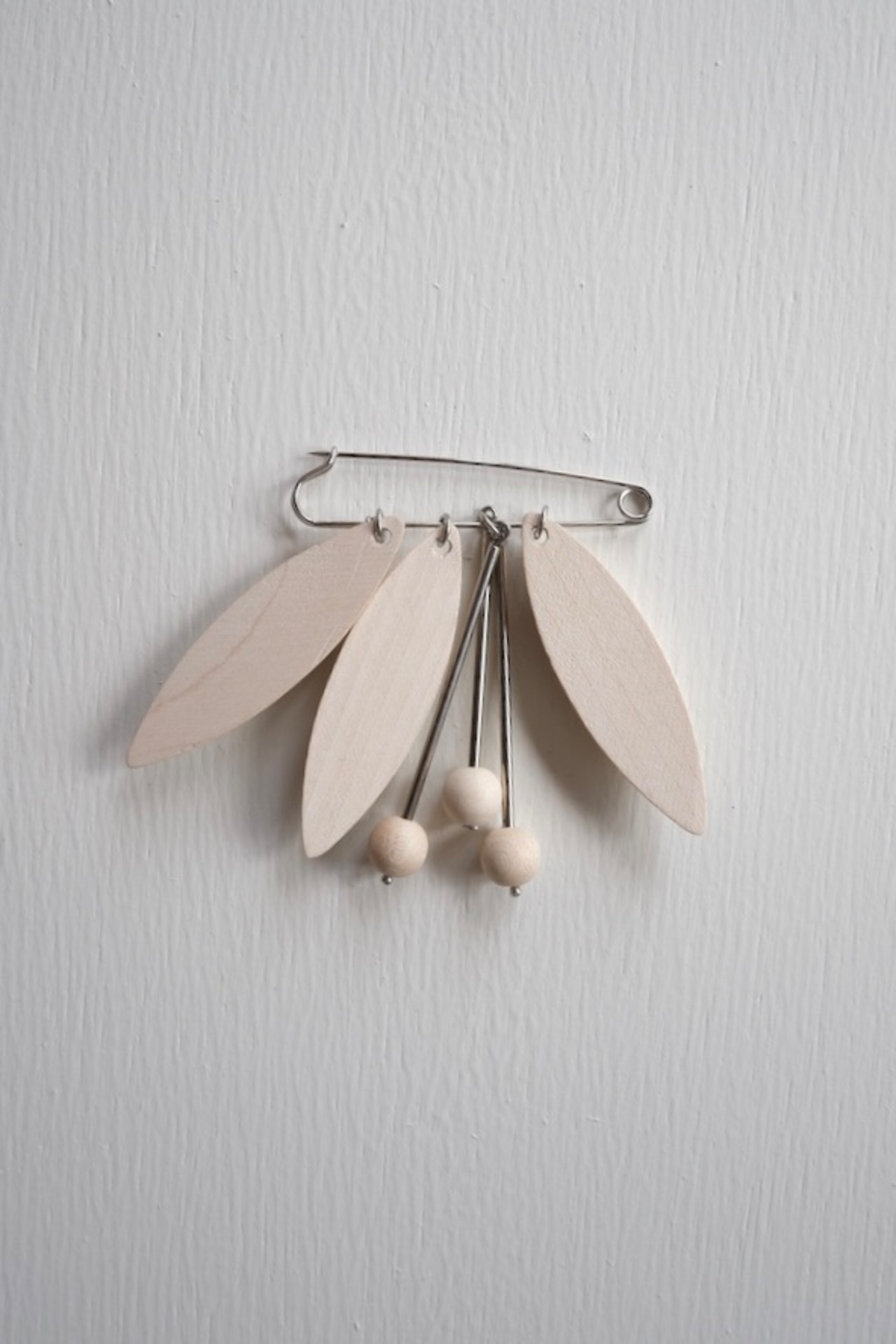 Aarikka white leaf brooch