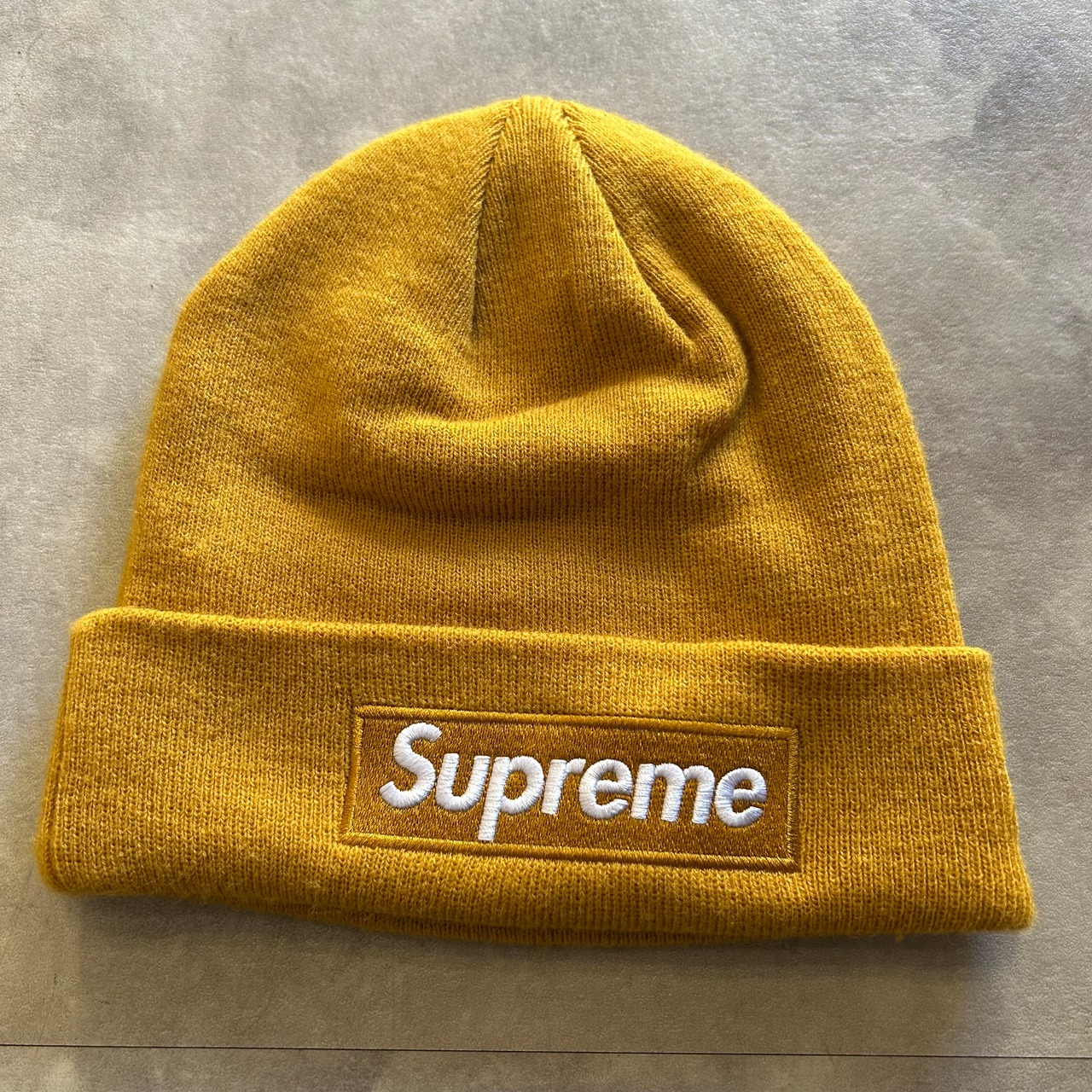 SUPREME NEW ERA BOX LOGO BEANIE LIGHT MUSTARD
